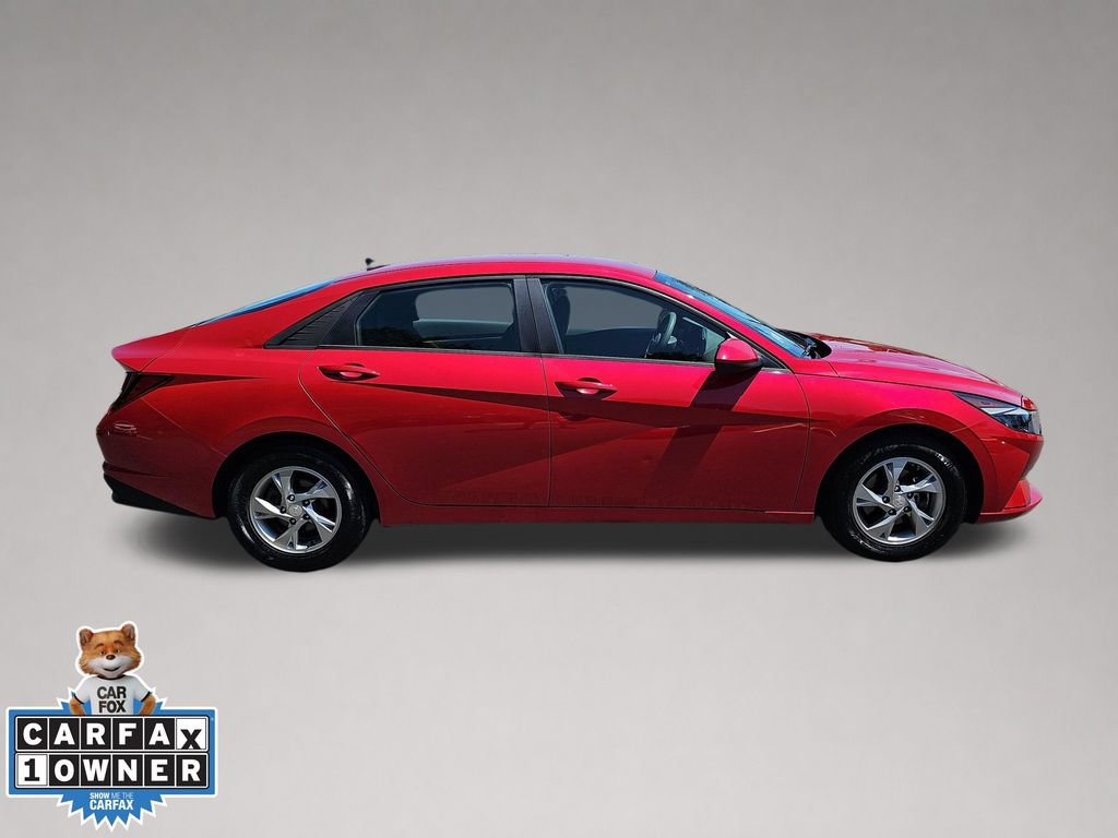 Used 2023 Hyundai Elantra SE w/ Cargo Package FWD image 3