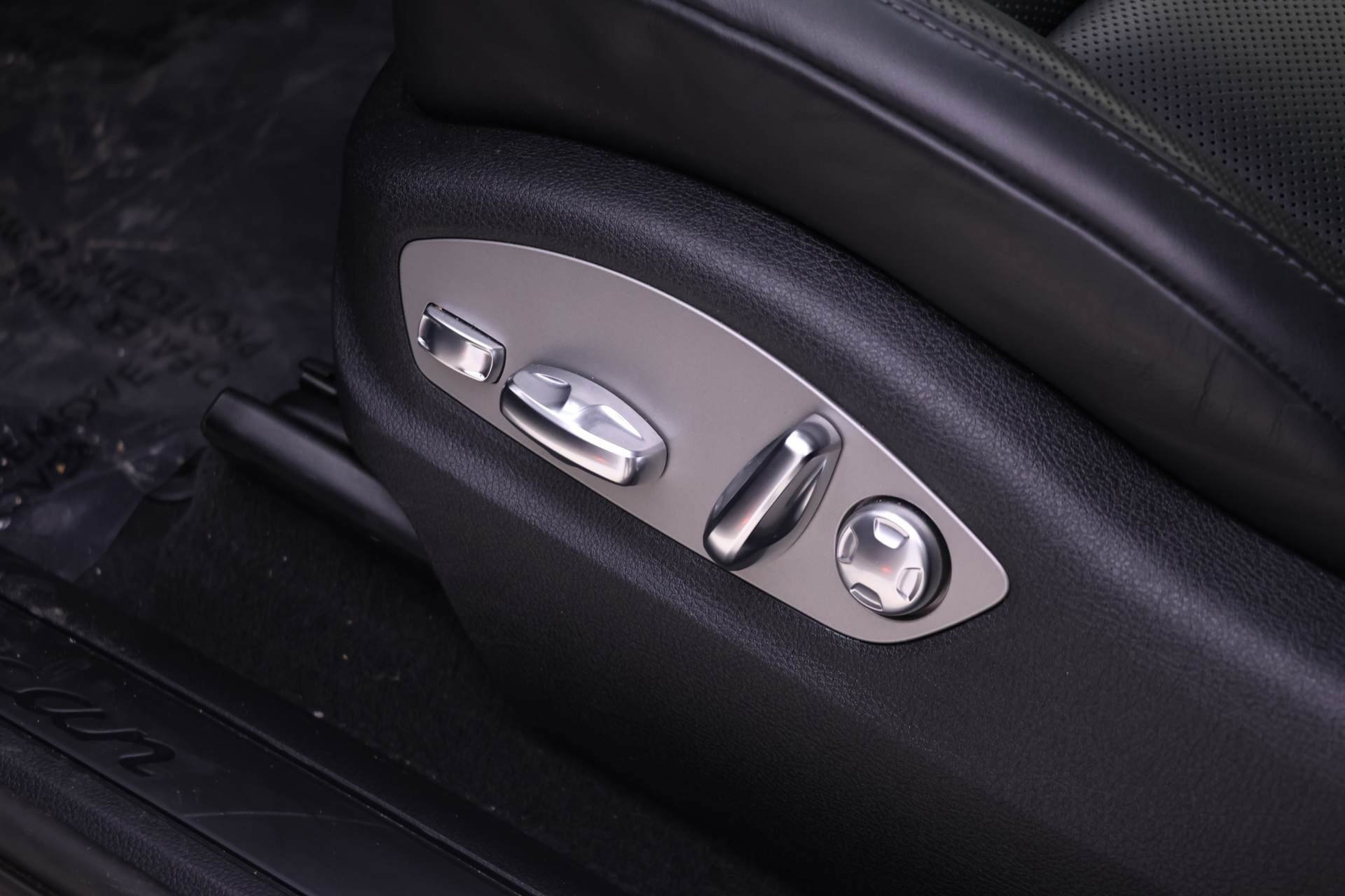 Certified 2024 Porsche Macan image 22