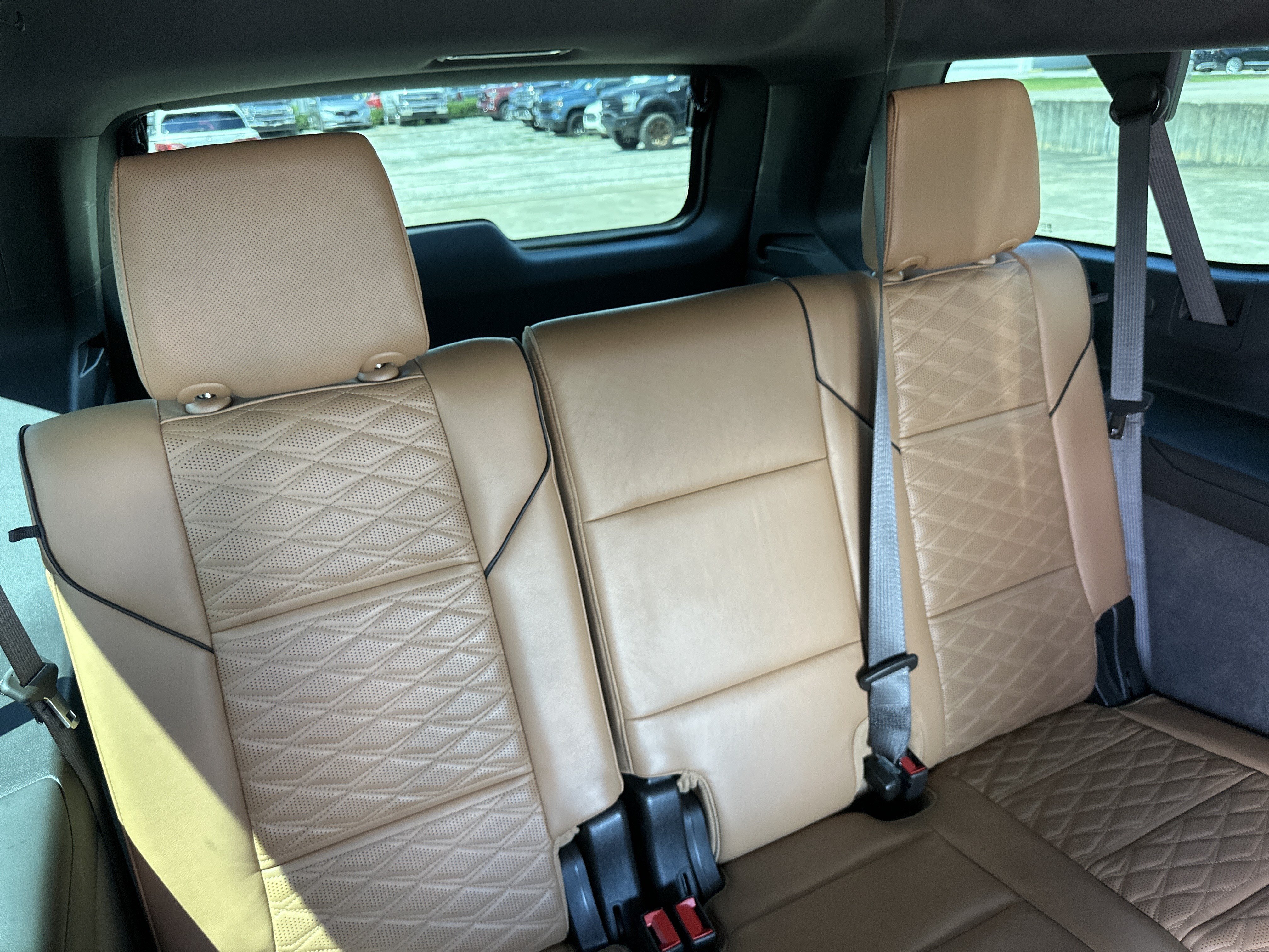Certified 2021 Cadillac Escalade ESV Premium Luxury AWD/4WD image 18