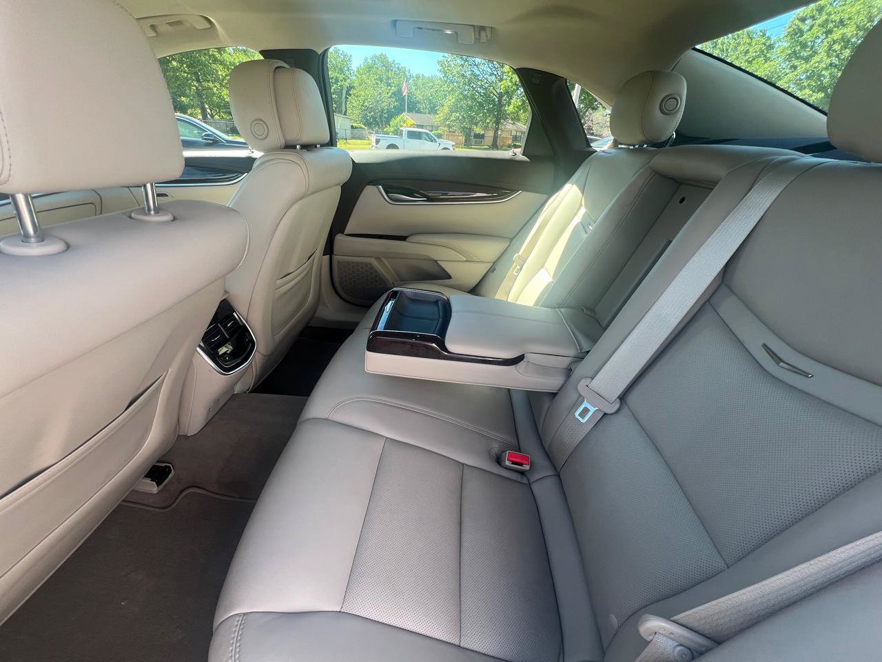 Used 2014 Cadillac XTS Luxury AWD/4WD image 30