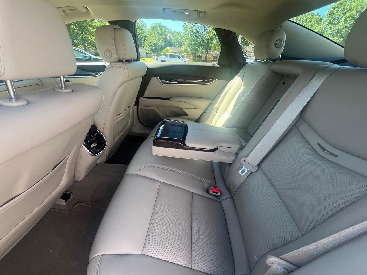 Used 2014 Cadillac XTS Luxury AWD/4WD image 30