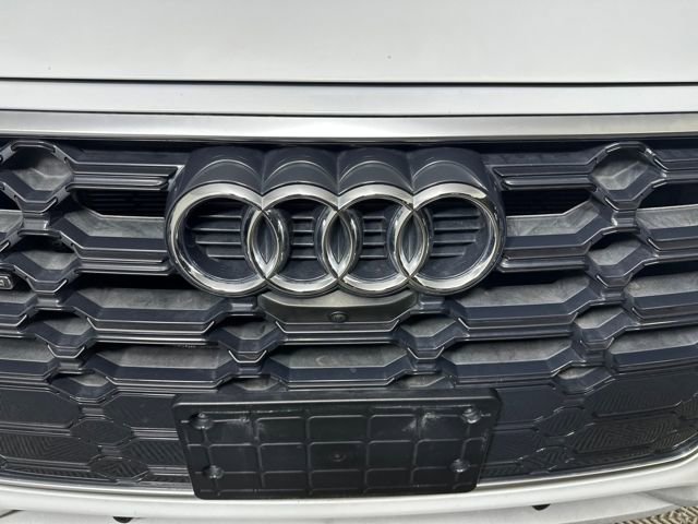 Used 2022 Audi Q5 e Premium Plus w/ Premium Plus Package image 9