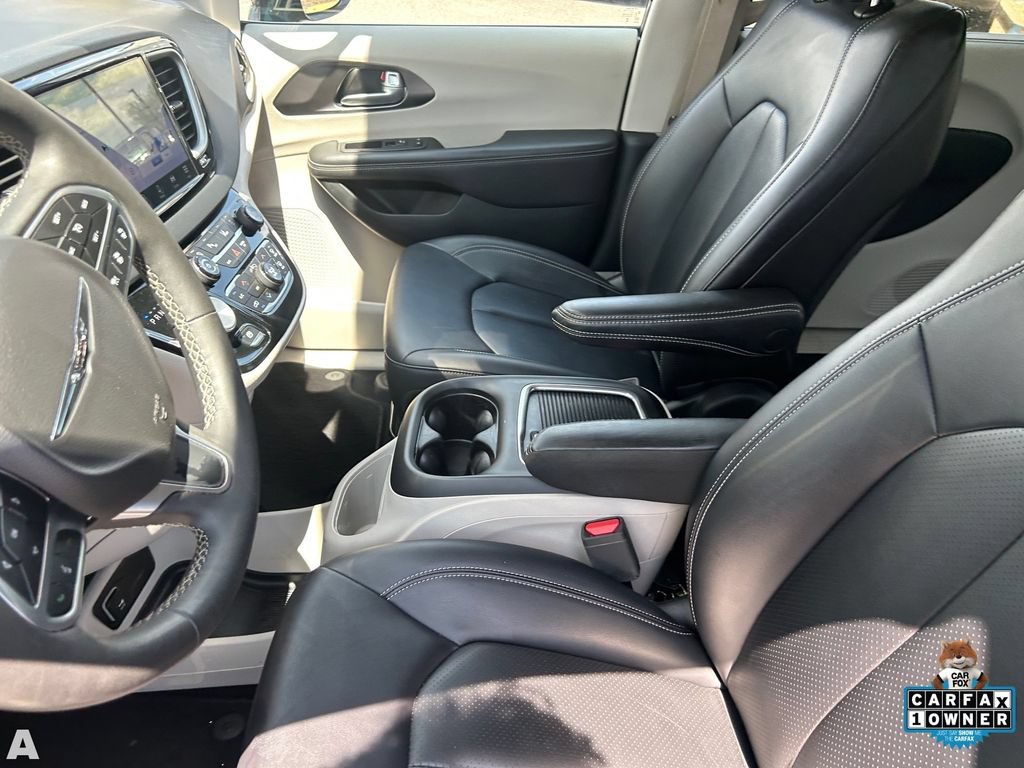 Certified 2024 Chrysler Pacifica Touring-L FWD image 18