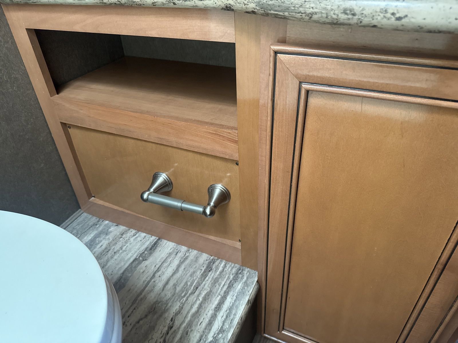 Used 2018 Ford E-450 and Econoline 450 Super Duty w/ Motorhome Prep Package RWD image 41