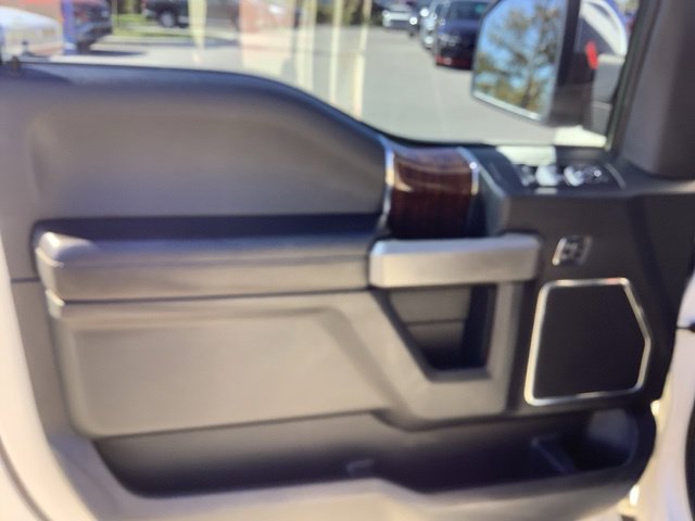 Used 2015 Ford F150 Platinum w/ Equipment Group 701A Luxury AWD/4WD image 14
