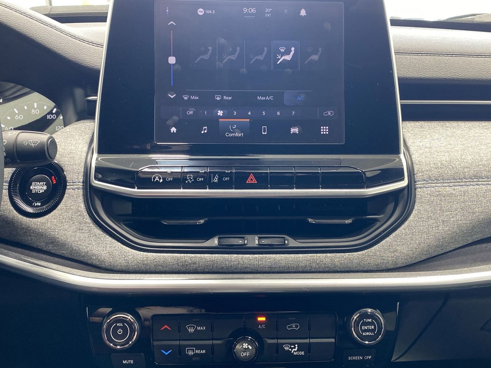 Used 2025 Jeep Compass Latitude image 18