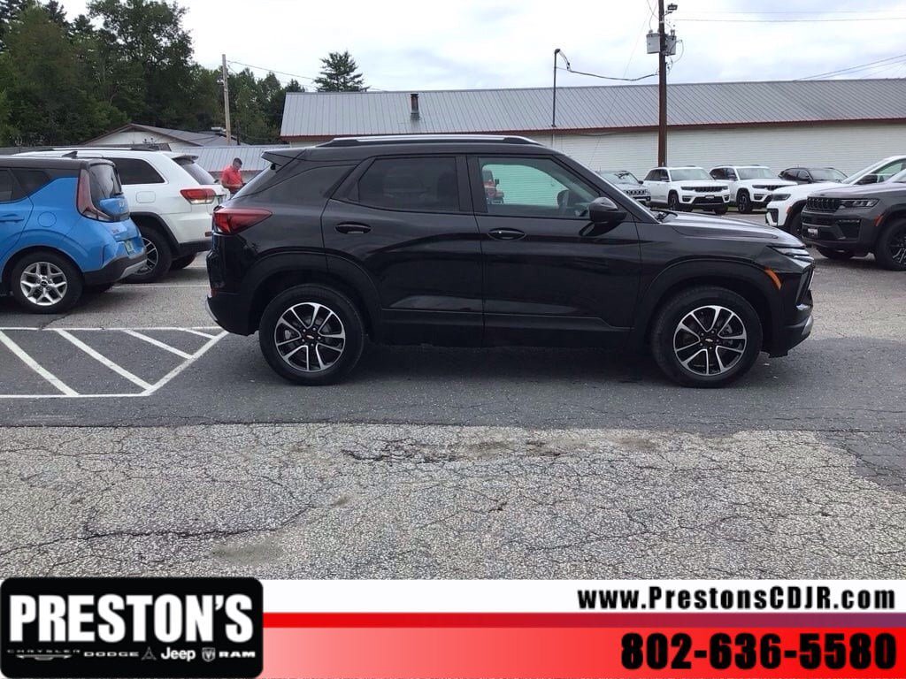 Used 2025 Chevrolet TrailBlazer LT AWD/4WD image 4