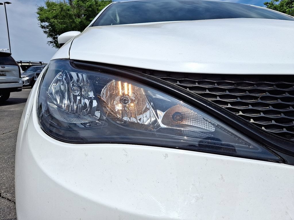Certified 2023 Chrysler Voyager LX FWD image 9