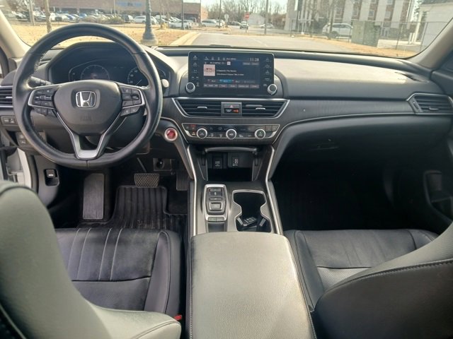 Used 2018 Honda Accord Touring image 3