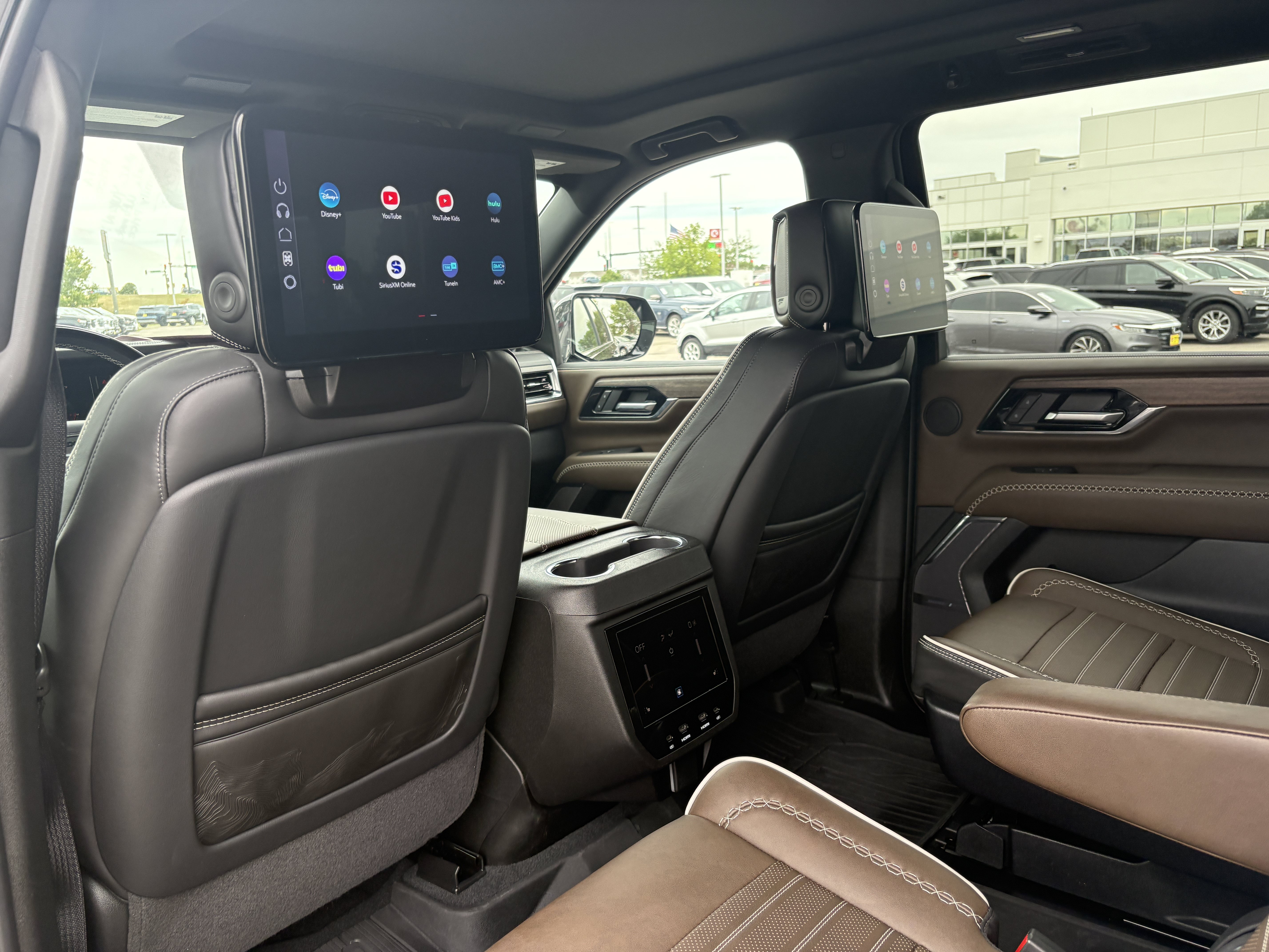 Used 2025 GMC Yukon XL Denali Ultimate AWD/4WD image 11