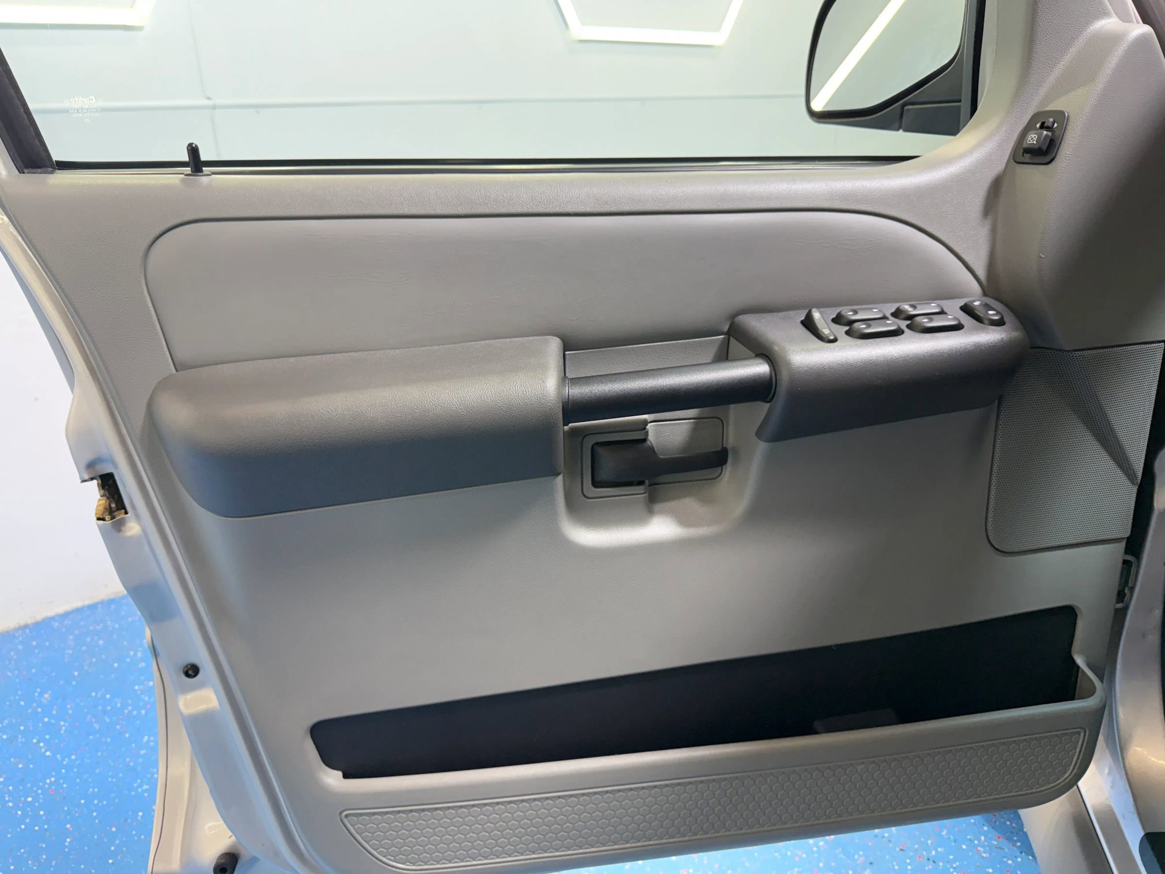 Used 2003 Ford Explorer Sport Trac XLT image 24