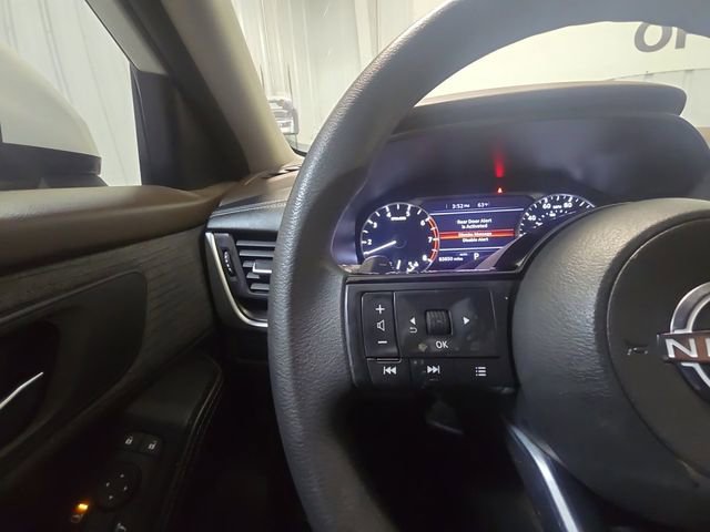 Used 2023 Nissan Rogue SV image 11