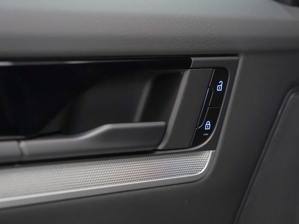 Certified 2026 Porsche Cayenne AWD/4WD image 15
