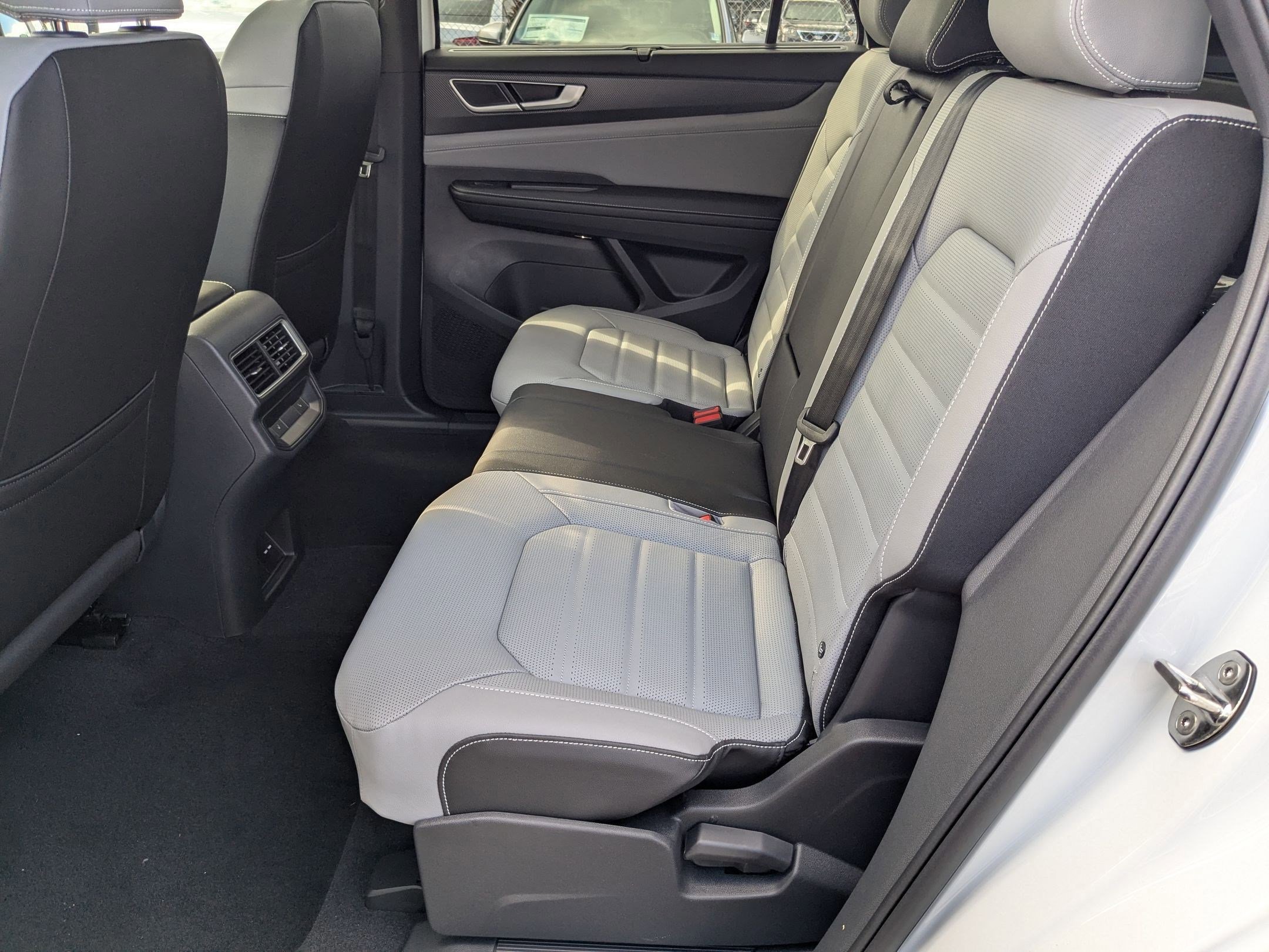 New 2026 Volkswagen Atlas Cross Sport SEL R-Line image 29