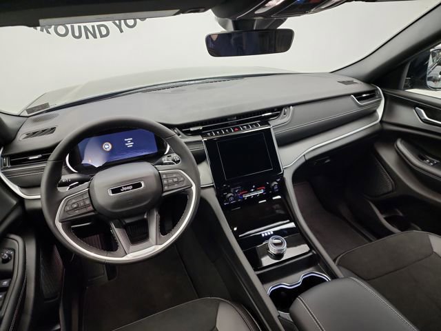 New 2025 Jeep Grand Cherokee Altitude image 16