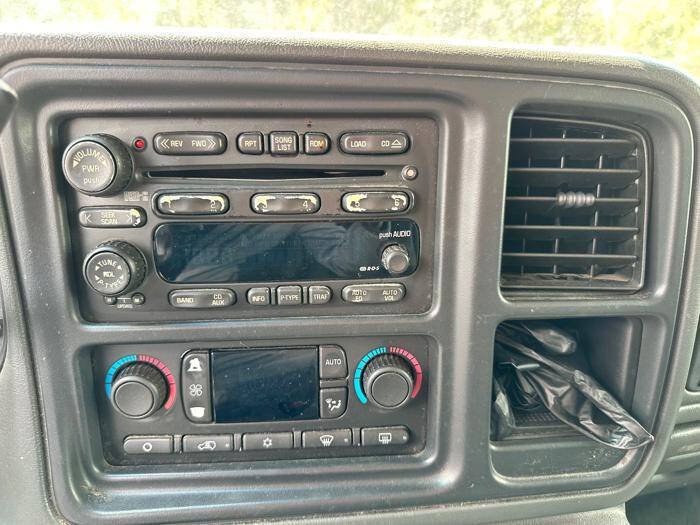 Used 2004 Chevrolet Silverado 2500 LT AWD/4WD image 30