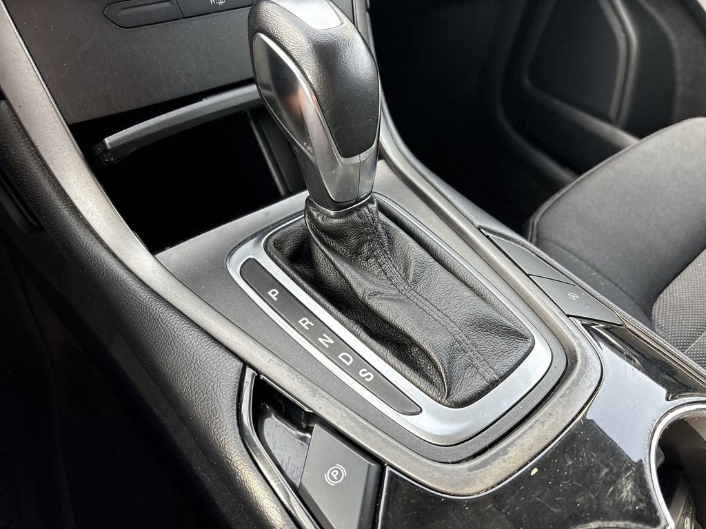 Used 2018 Ford Edge SE image 18