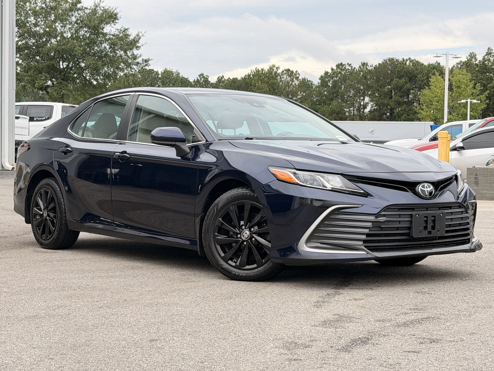 Used 2022 Toyota Camry LE AWD/4WD image 2