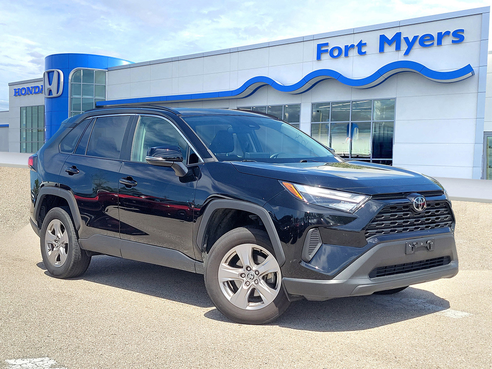 Used 2023 Toyota RAV4 XLE AWD/4WD video 1