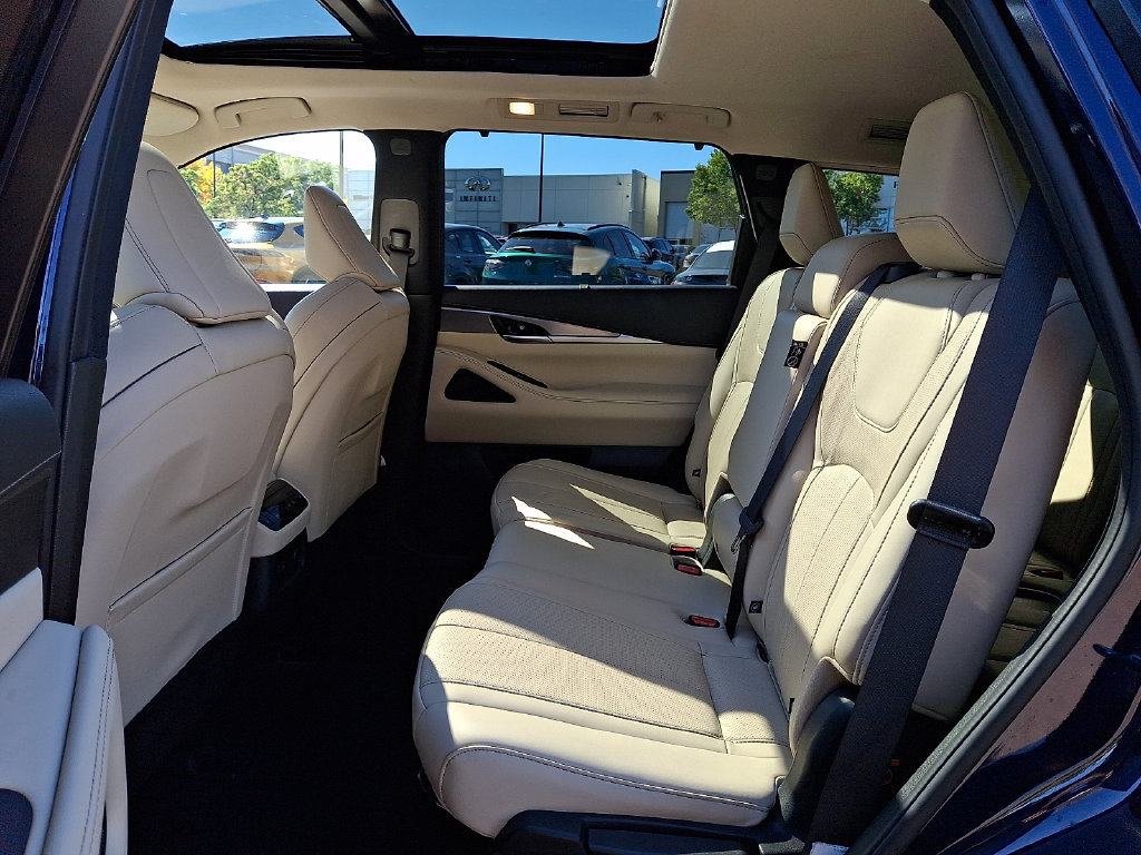 Certified 2023 INFINITI QX60 Luxe w/ Cargo Package AWD/4WD image 11