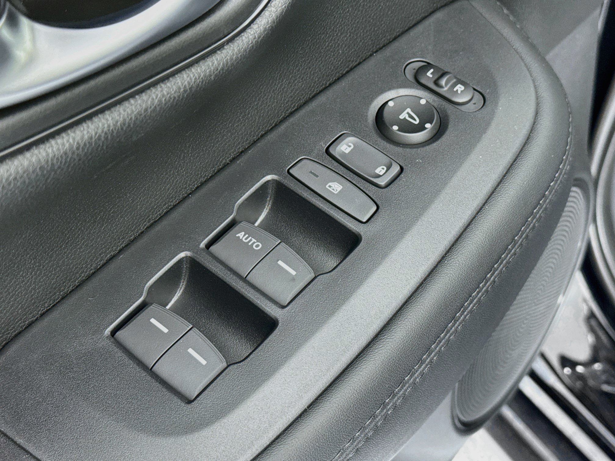 New 2027 Honda HR-V LX image 17