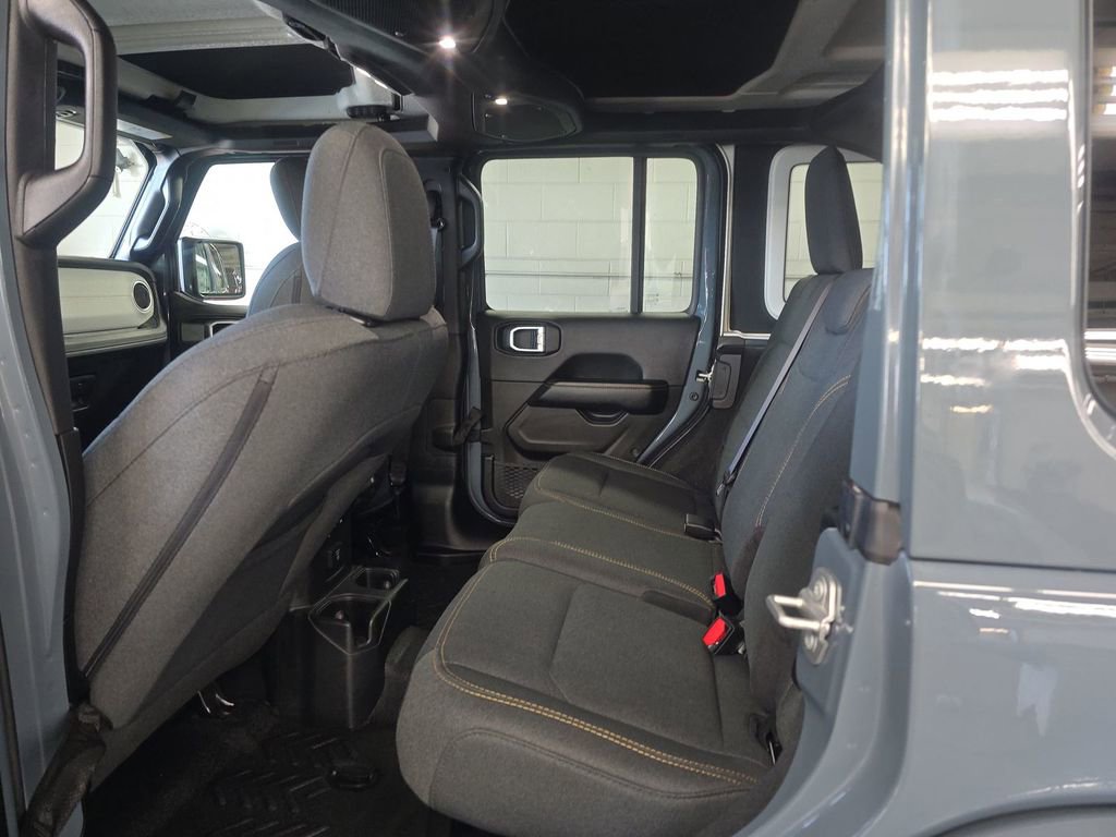 Used 2024 Jeep Wrangler Sahara w/ Technology Group AWD/4WD image 8