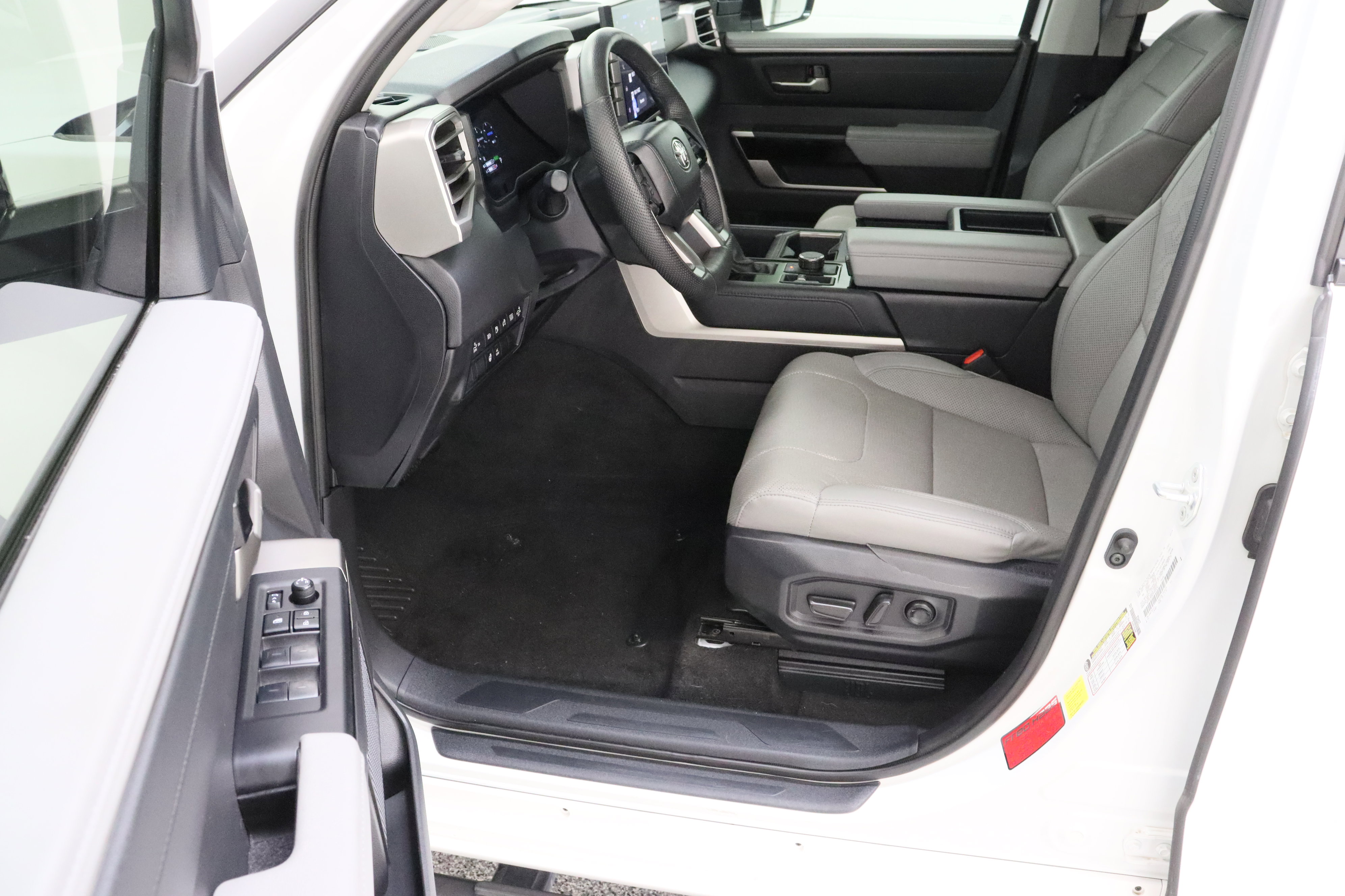 Used 2024 Toyota Tundra Limited image 14