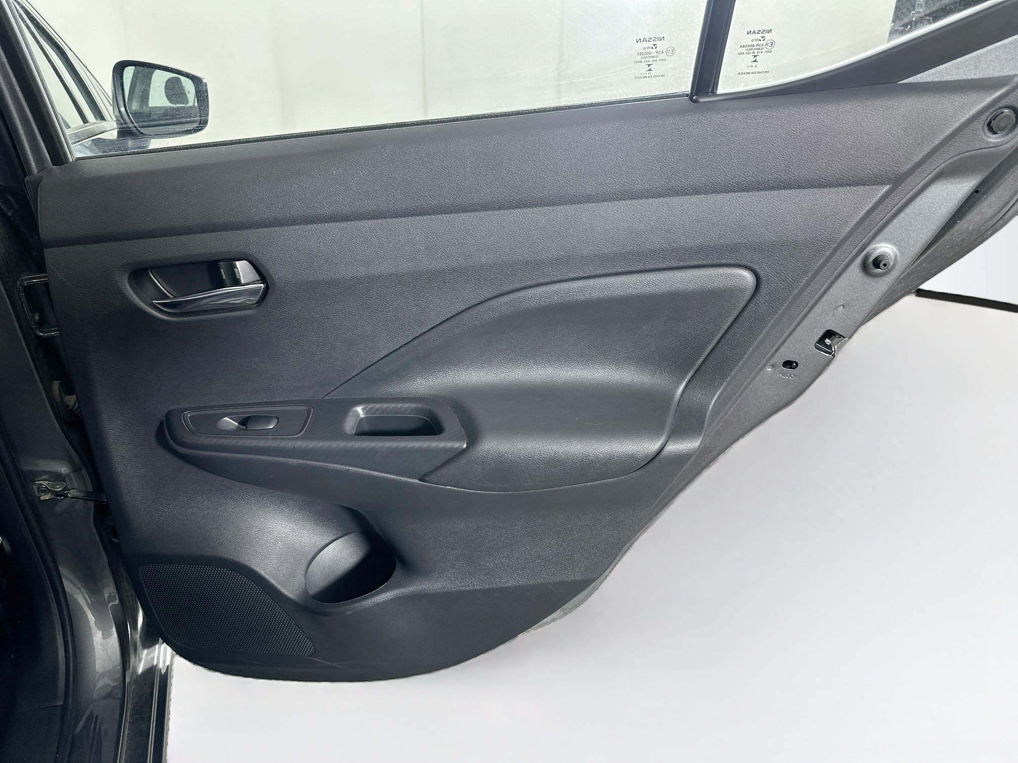 Used 2025 Nissan Versa SV FWD image 27