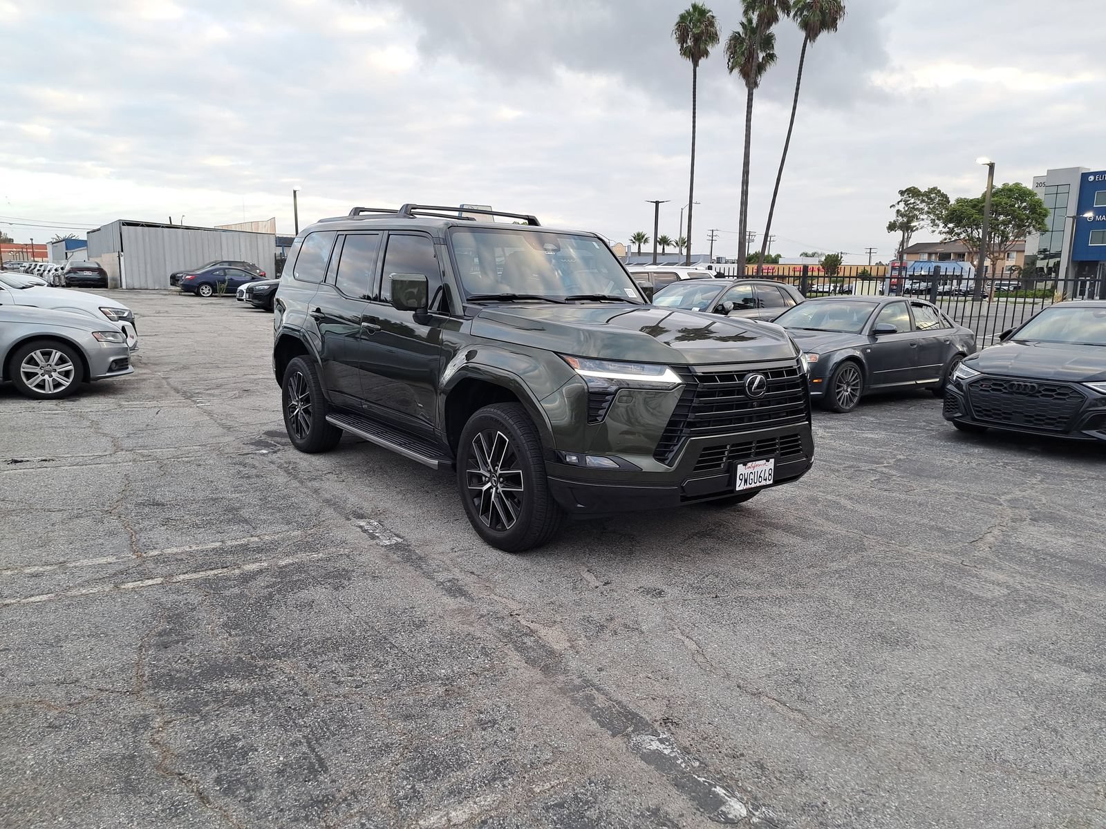 Used 2025 Lexus GX 550 w/ Accessory Package (Z1) AWD/4WD image 3