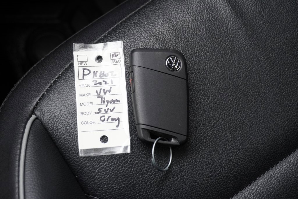 Used 2021 Volkswagen Tiguan SEL Premium R-Line image 32