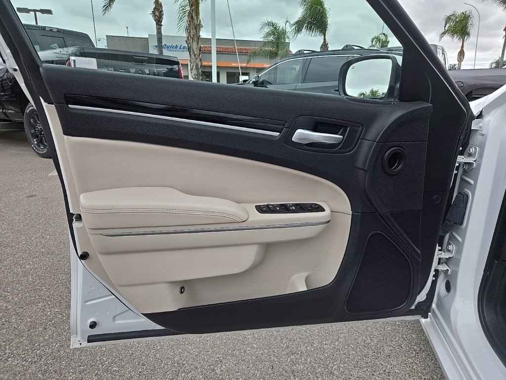 Certified 2023 Chrysler 300 Touring image 21