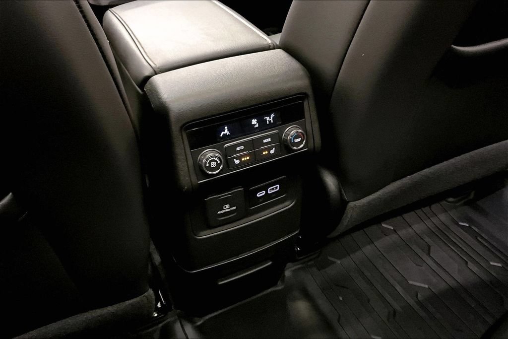 Used 2023 GMC Acadia AT4 w/ Technology Package AWD/4WD image 10