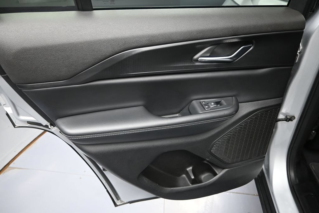 Used 2024 Jeep Grand Cherokee Altitude RWD image 25
