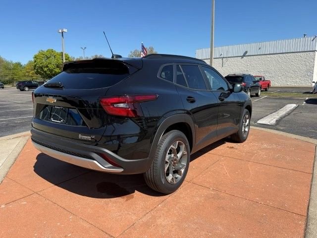 New 2026 Chevrolet Trax LT w/ Midnight Edition FWD image 5
