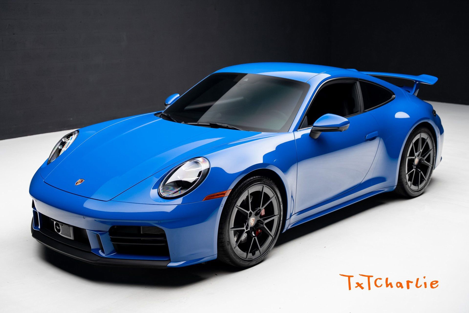 Used 2025 Porsche 911 Carrera RWD image 1
