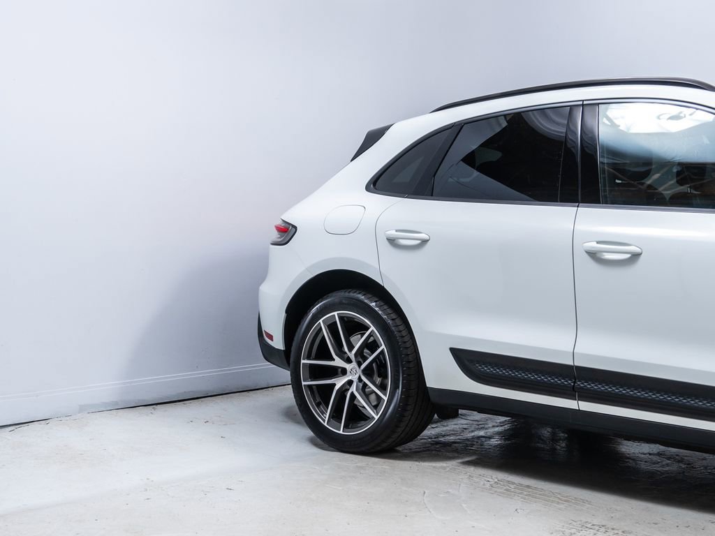 Certified 2026 Porsche Macan image 11