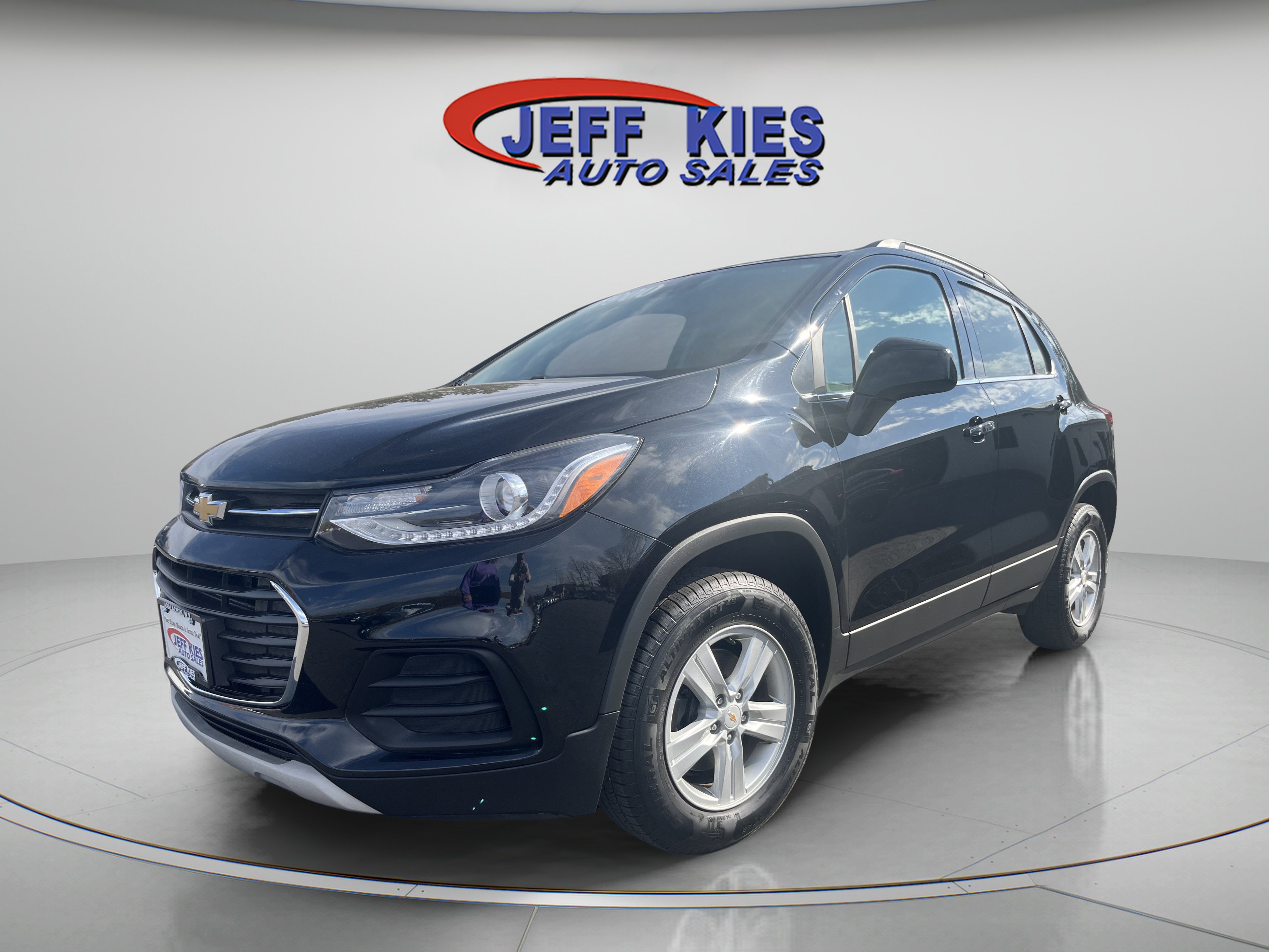 Used 2020 Chevrolet Trax LT w/ LT Convenience Package AWD/4WD image 1