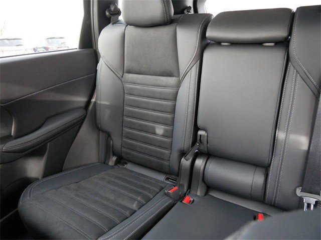 Used 2025 Mitsubishi Outlander SE image 13