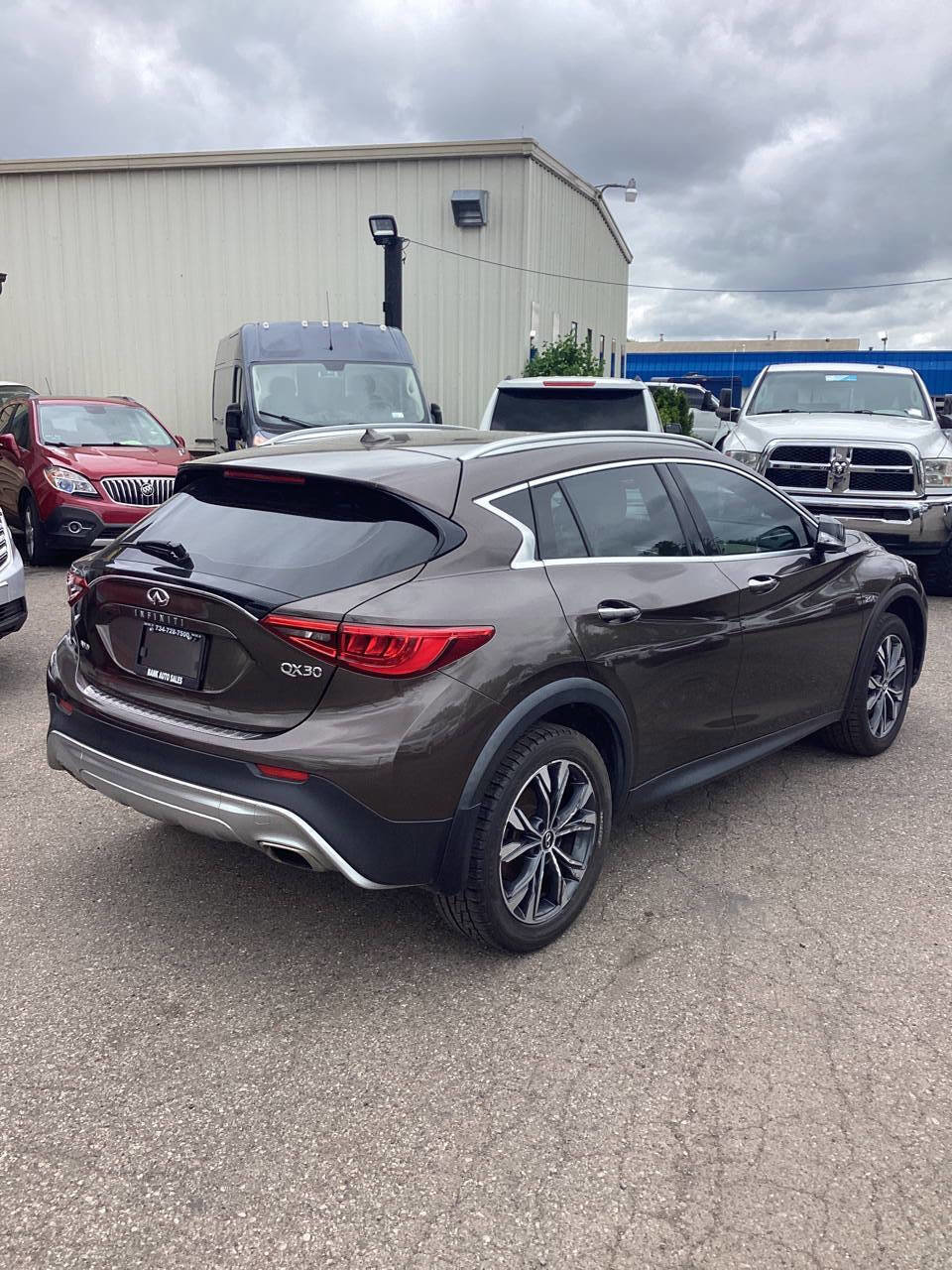 Used 2018 INFINITI QX30 AWD image 2
