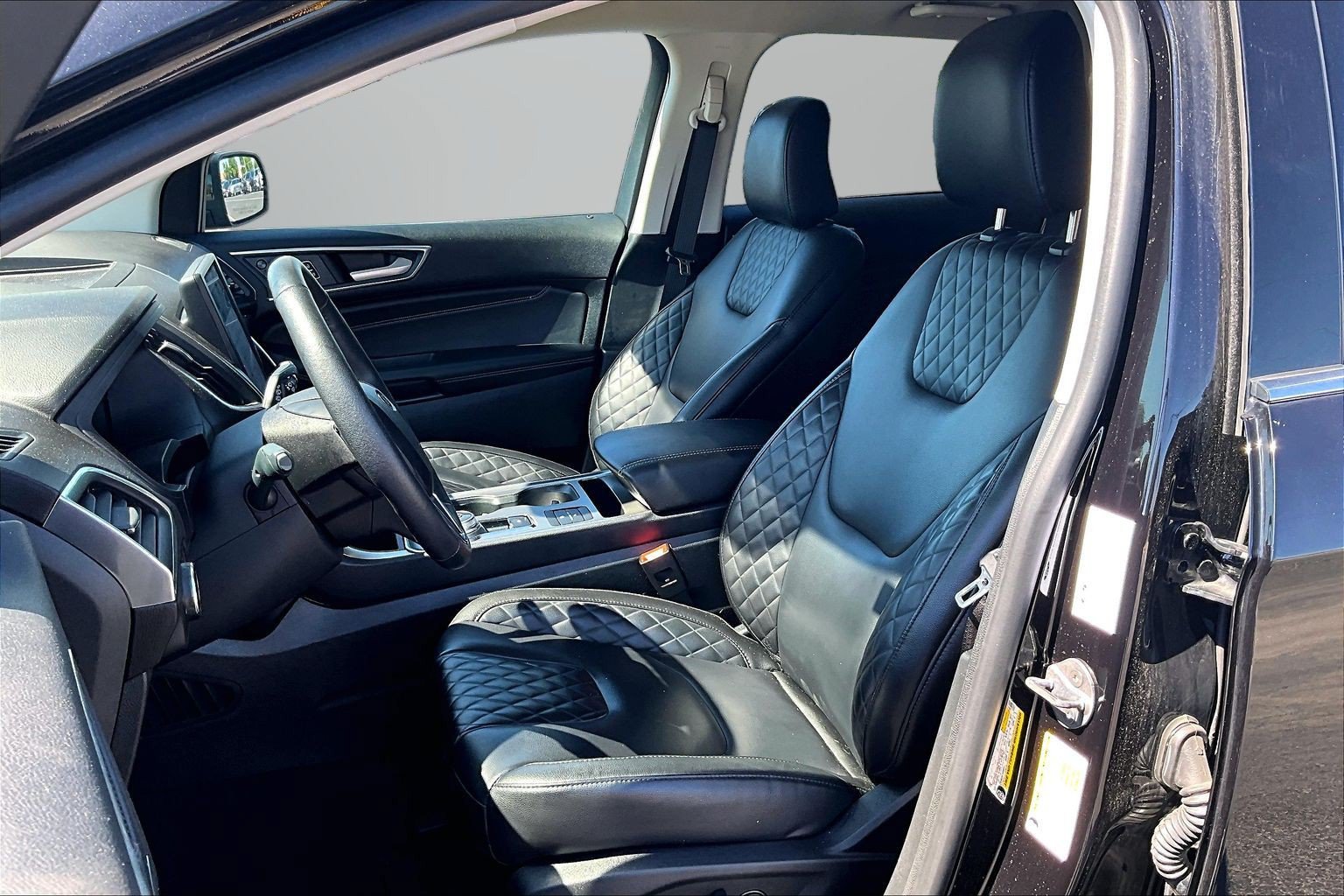 Used 2024 Ford Edge Titanium AWD/4WD image 16