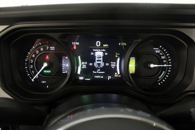 Used 2025 Jeep Wrangler Unlimited Sahara image 11