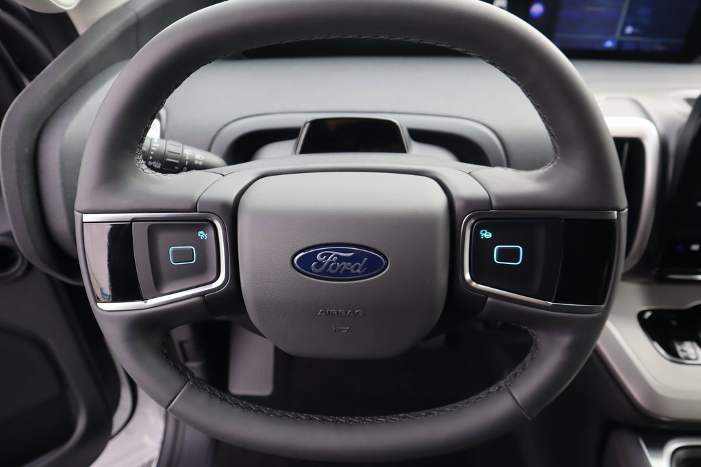 New 2025 Ford Expedition Active image 3