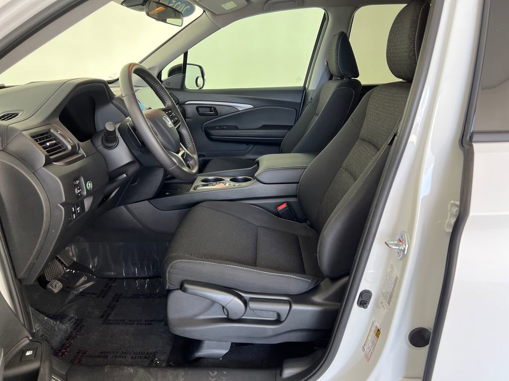 Used 2025 Honda Ridgeline Sport image 11