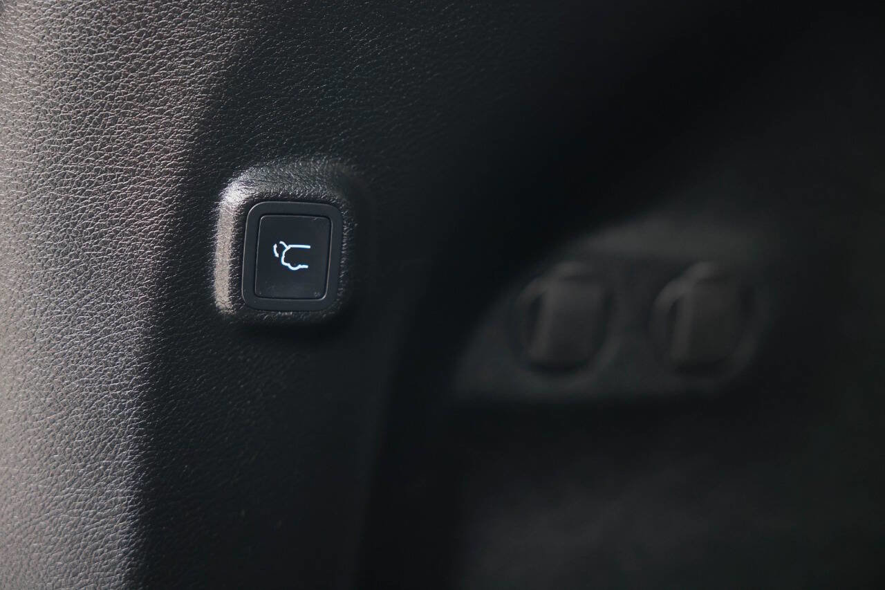 Used 2022 Jeep Cherokee Trailhawk w/ Sun, Sound & Nav Group image 18