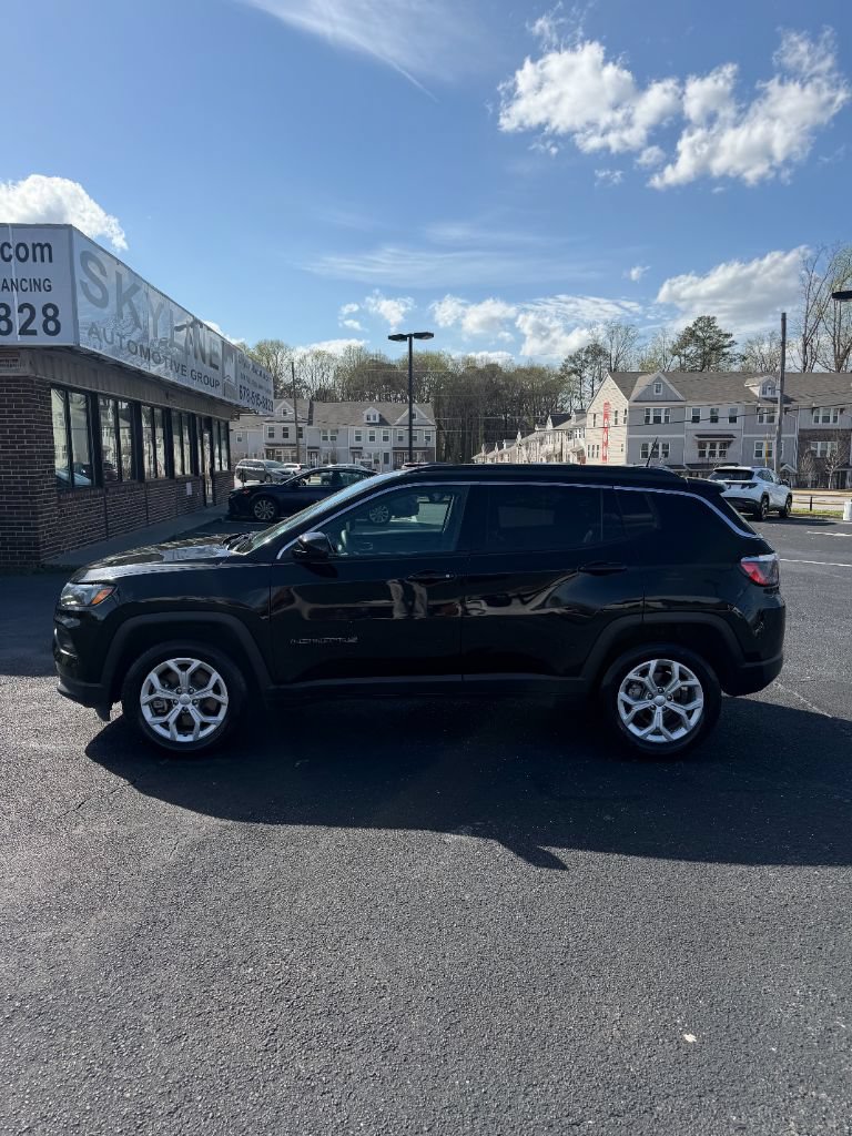 Used 2024 Jeep Compass Latitude AWD/4WD image 8