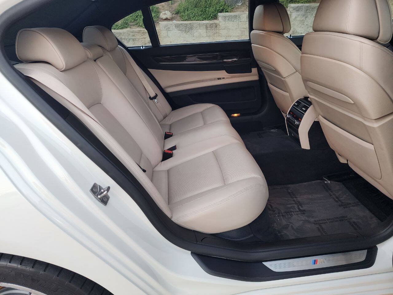 Used 2012 BMW 750Li w/ Driver Assistance Pkg RWD image 19