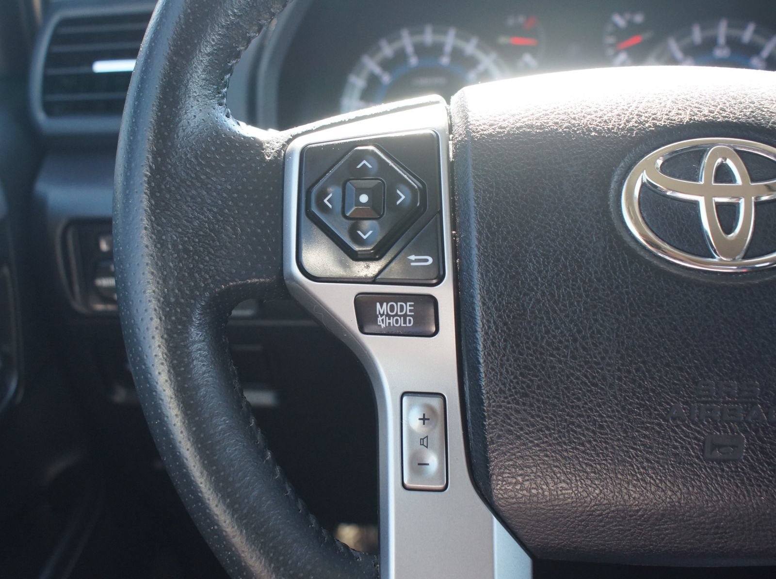 Used 2016 Toyota 4Runner SR5 AWD/4WD image 9