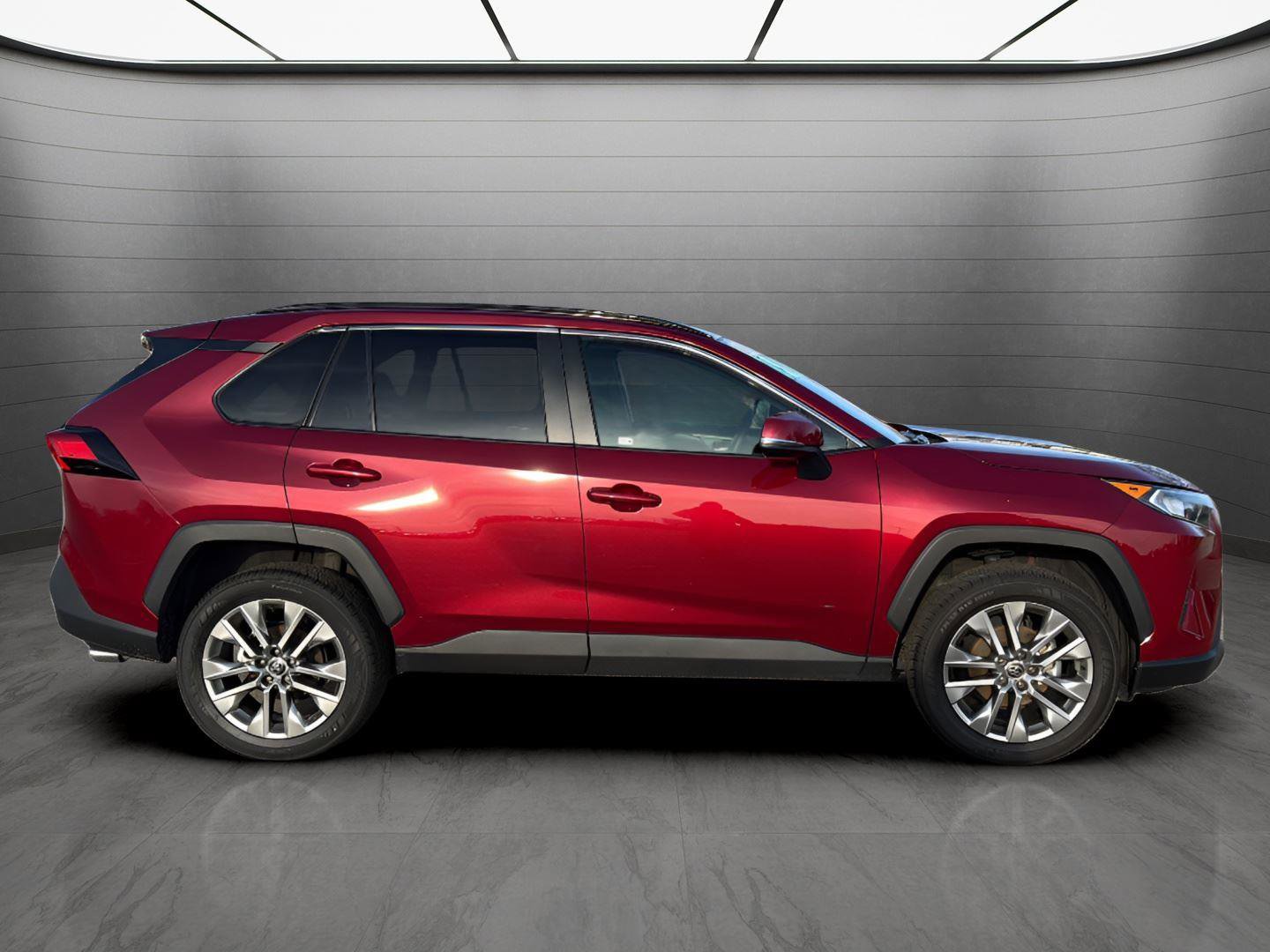 Used 2021 Toyota RAV4 XLE Premium image 7