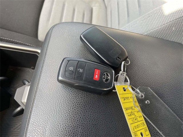 Used 2025 Toyota 4Runner TRD Off-Road image 31