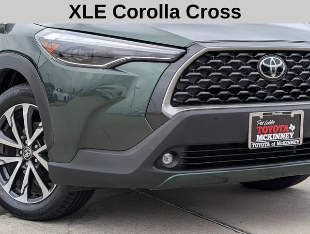 Used 2025 Toyota Corolla Cross XLE w/ Convenience Package FWD image 3